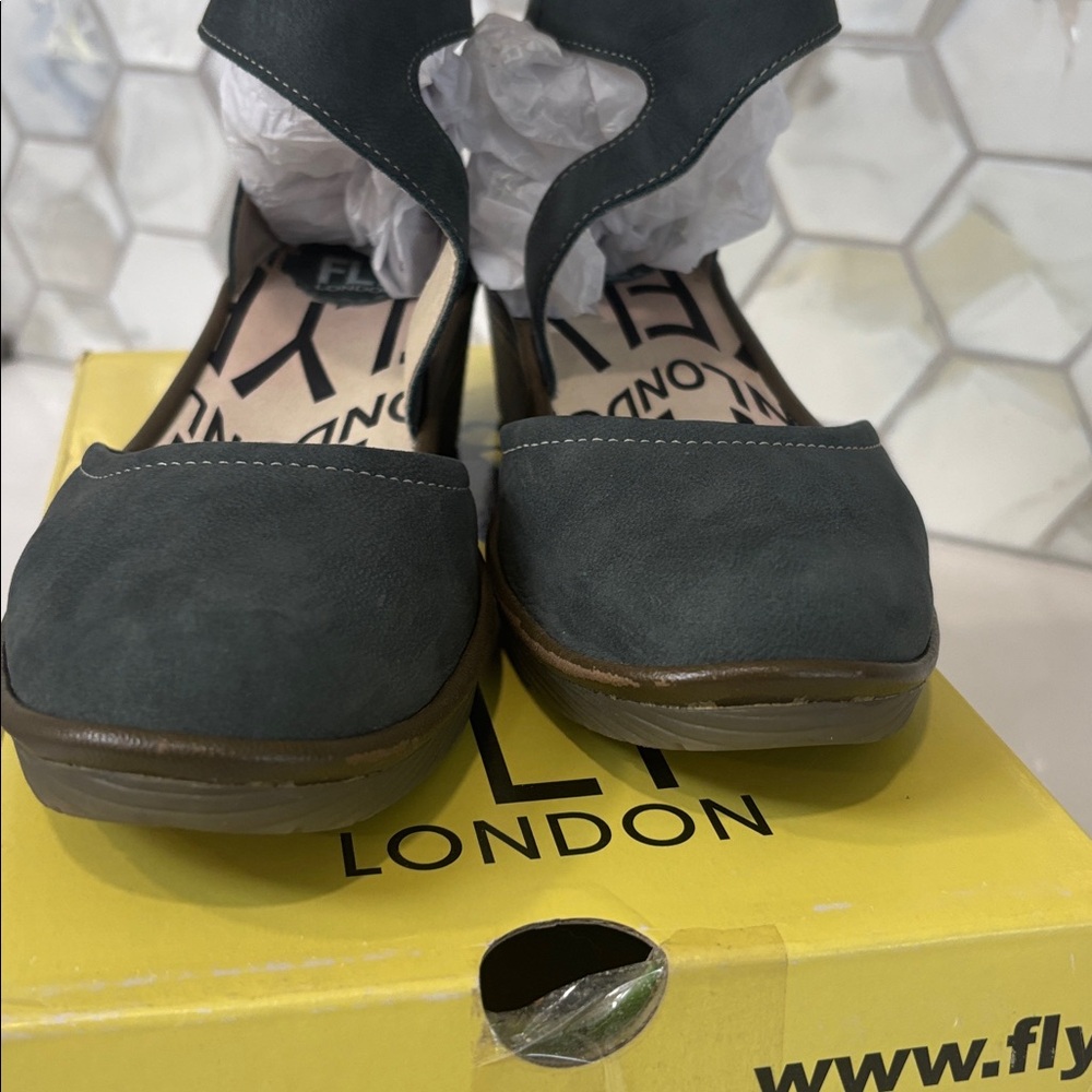 FLY London Cupido Leather Ankle Strap Closed Toe Wedge Taupe Size EU 38 US7/7.5 - Picture 5 of 9